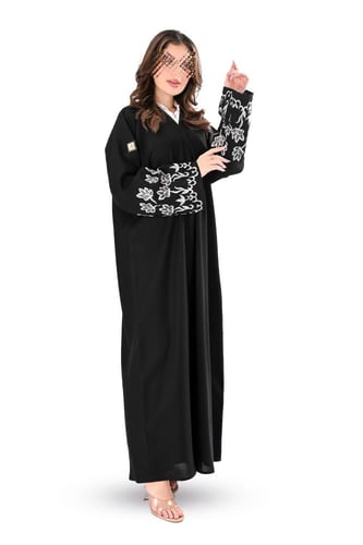 عباية كريب بتطريز ملون على الاكمام