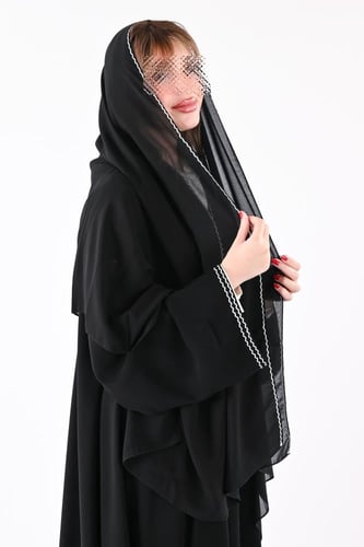 عباية ملكي تربل كلوش بتطريز ابيض