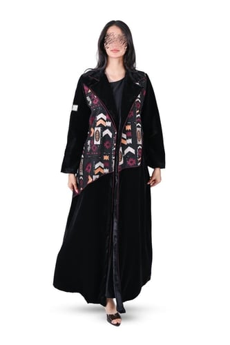 عباية مخمل بليزر شتوي بتطريز ملون