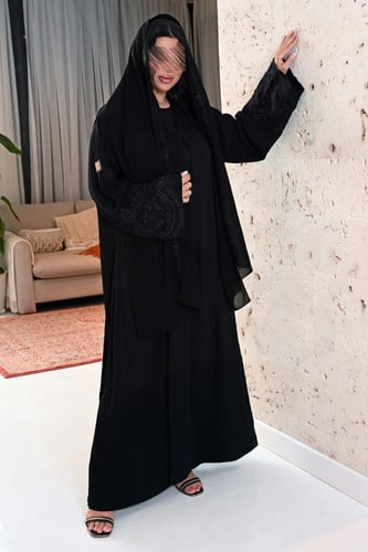 عباية انترنت بتطريز أسود