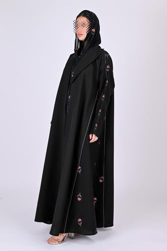 عباية كلوش بتطريز ملون