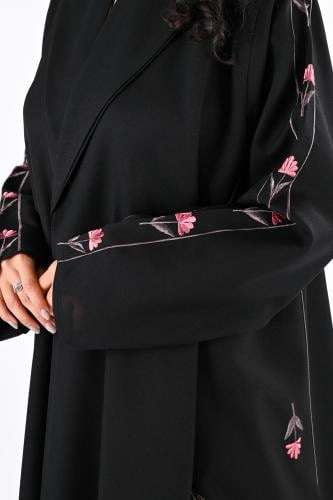 عباية كلوش بتطريز ملون