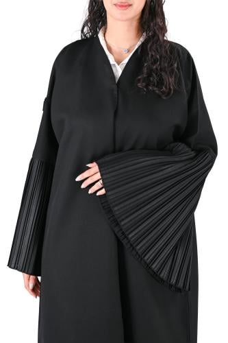 عباية كريب بكسرات على الكم