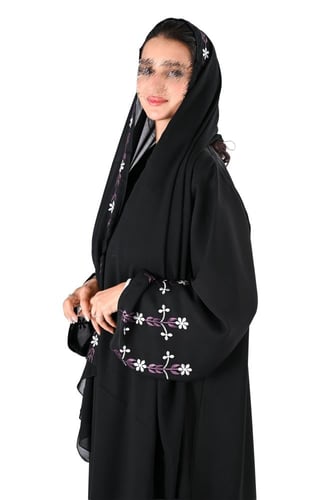 عباية كريب بتطريز ملون