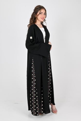 عباية بلاك بيري كلوش بتطريز ملون