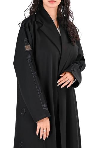 عباية كلوش بتطريز اسود