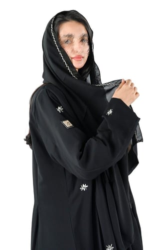 عباية بليزر مبطن بتطريز فضي