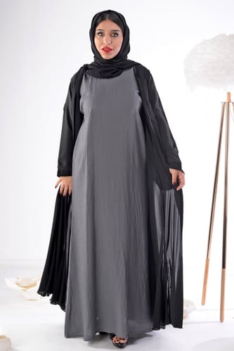 فستان تحت العباية باللون رصاصي غامق