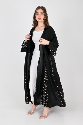 عباية بلاك بيري كلوش بتطريز ملون