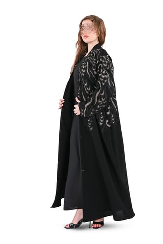 عباية ملكي بتطريز اسود ونحاسي وفصوص