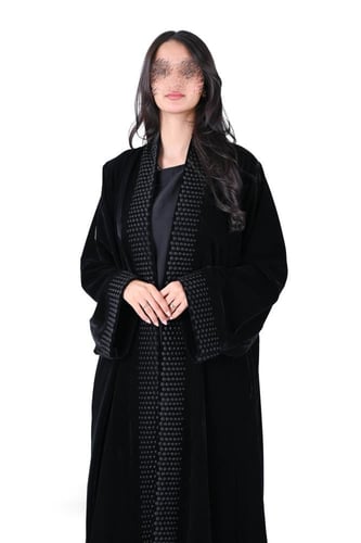 عباية مخمل بتطريز اسود