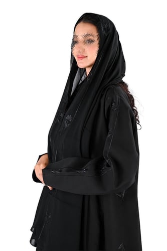 عباية كلوش بتطريز اسود