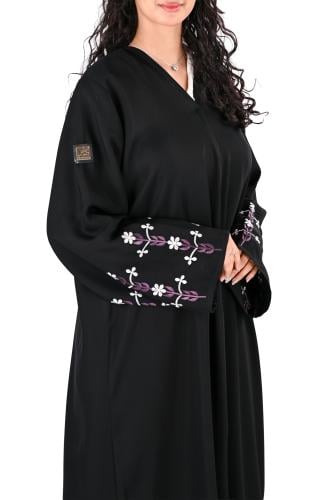 عباية كريب بتطريز ملون