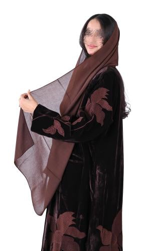 عباية مخمل بليزر شتوي بتطريز وجيوب