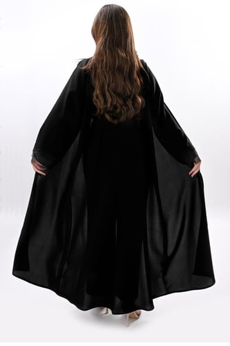 عباية كريب بكلفة سوداء