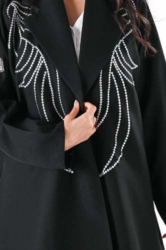 عباية كريب بتطريز ابيض