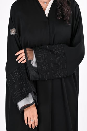 عباية انترنت بتطريز في الكم