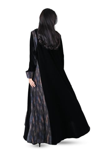 عباية مخمل مع تدخيلة قماش