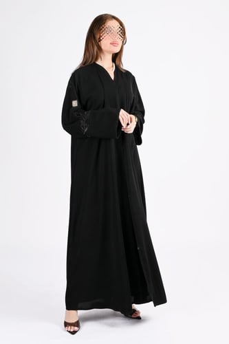 عباية كريب بتطريز أسود