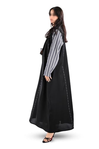 عباية كريب بقماش مقلم رصاصي