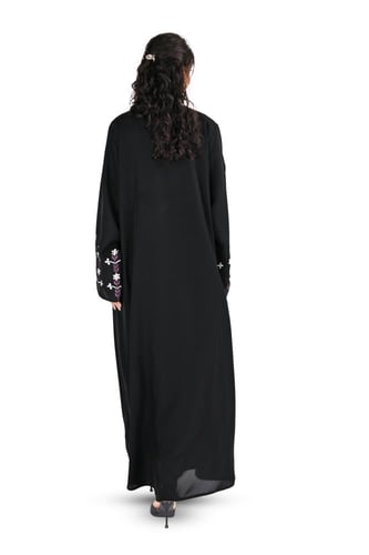 عباية كريب بتطريز ملون