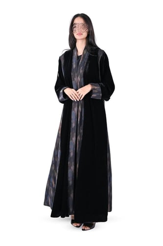 عباية مخمل مع تدخيلة قماش