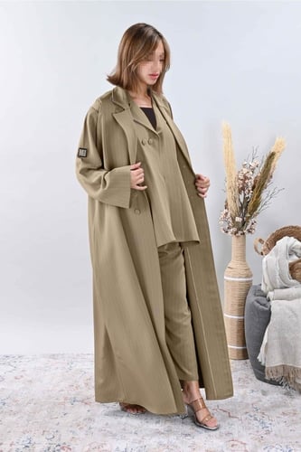 عباية بليزر طقم مع بدلة باللون بيج