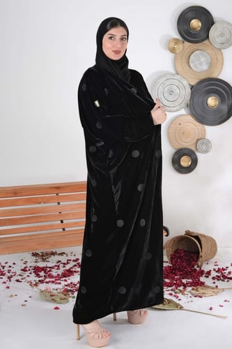عباية مخمل شتوي بتطريز دوائر