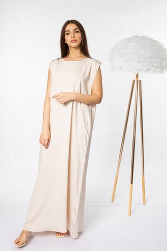 فستان تحت العباية باللون البيج