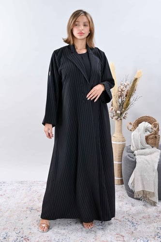 عباية بليزر باللون الأسود