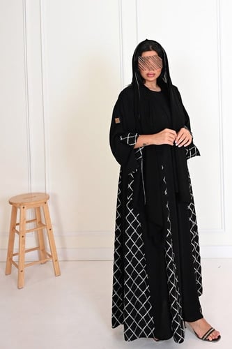 عباية الندى كلوش بتطريز أبيض