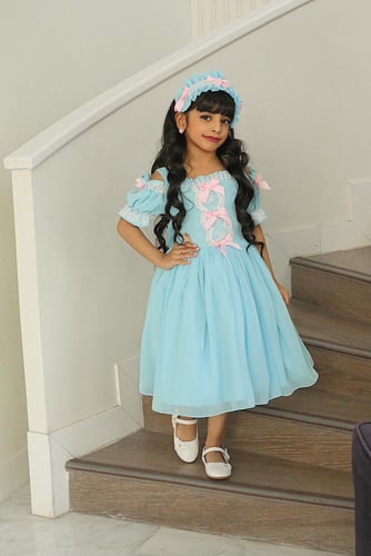 فستان سماوي فيونكات وردي مع الطوق