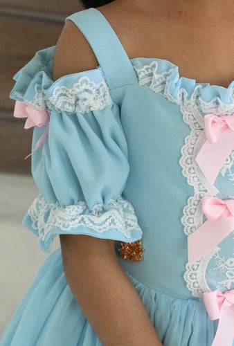 فستان سماوي فيونكات وردي مع الطوق