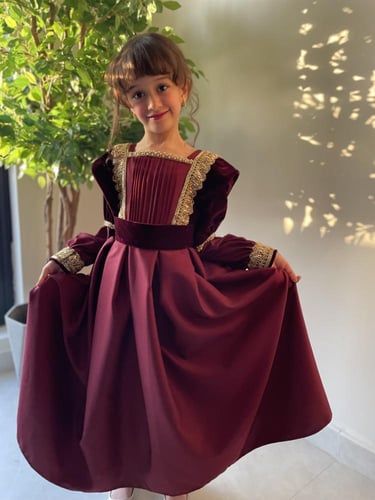 فستان عنابي فكتوري