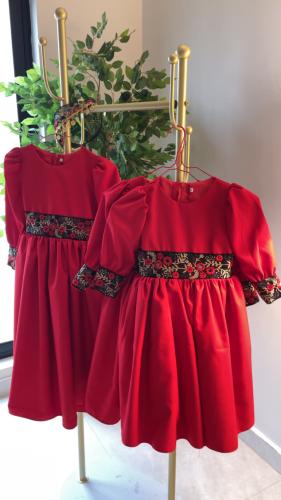فستان أحمر مع ربطه بدون شال