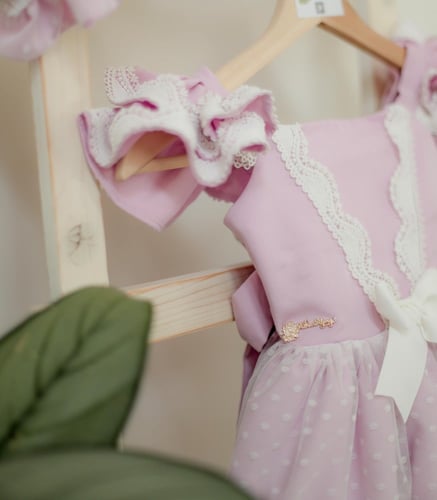 فستان الفيونكه بدون طوق