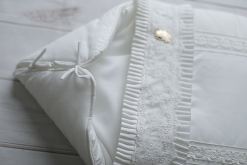 مدس أبيض دانتيل راقي