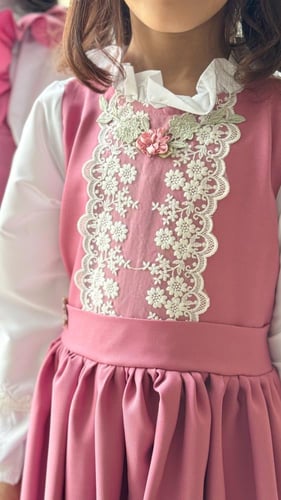 مريول مدرسي دانتيل ورد