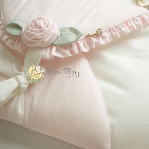 مدس الجوري الوردي مع قبعة