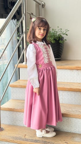 مريول مدرسي دانتيل ورد