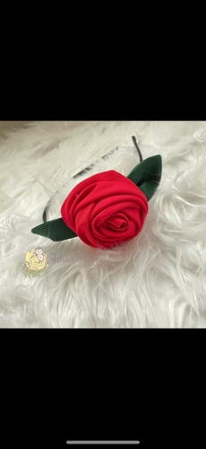 فستان جوري الأحمر