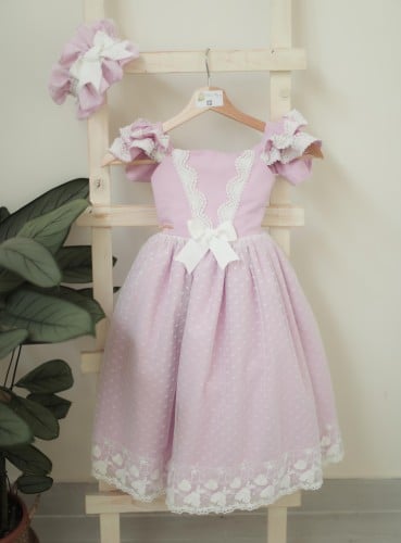 فستان الفيونكه بدون طوق