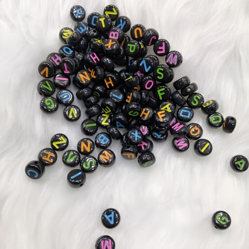 خرز حروف مدور أسود ملون 6mm