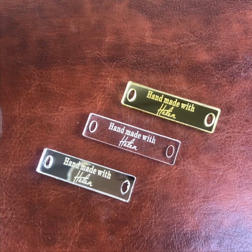 لوقو اكريليك شكل مستطيل العدد 25 حبه تفصيل على الط...