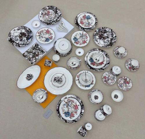 طقم تقديم من ديور