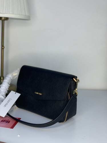 شنطة نسائية من كالفن كلاين