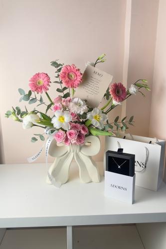 فازة فيونكه مع سلسال فضة