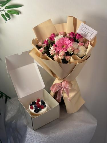 باقة ورد وكيك جاناش