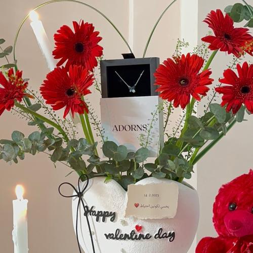 سلسال انيق بفازة happy valentine