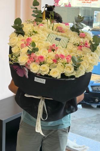 باقة ورد انيقه مع شوكلت باتشي 500 جرام